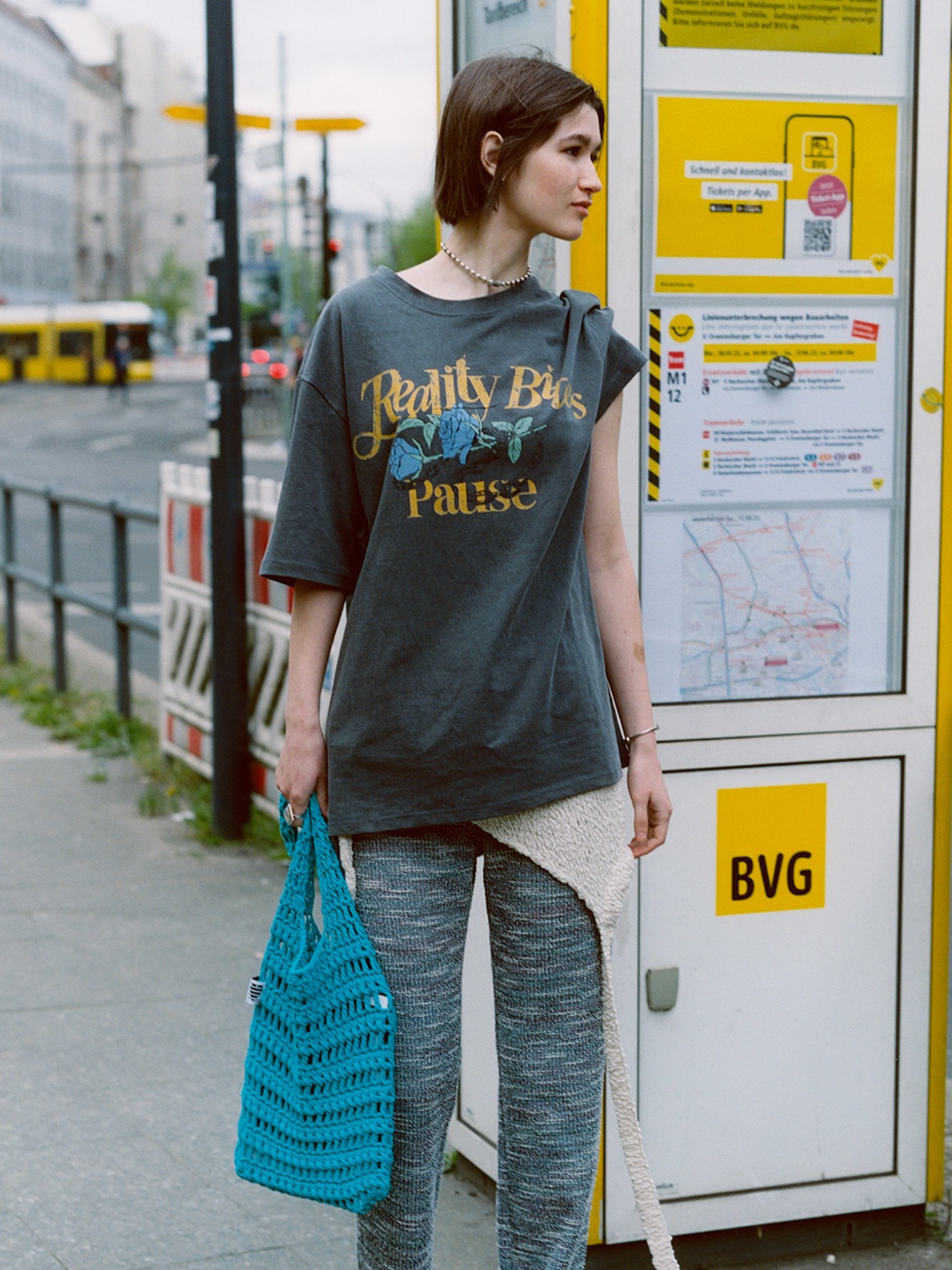 [01size 4/5 예약배송] Rose-Chain Graphic T-Shirt in D/Grey VW3ME270-13