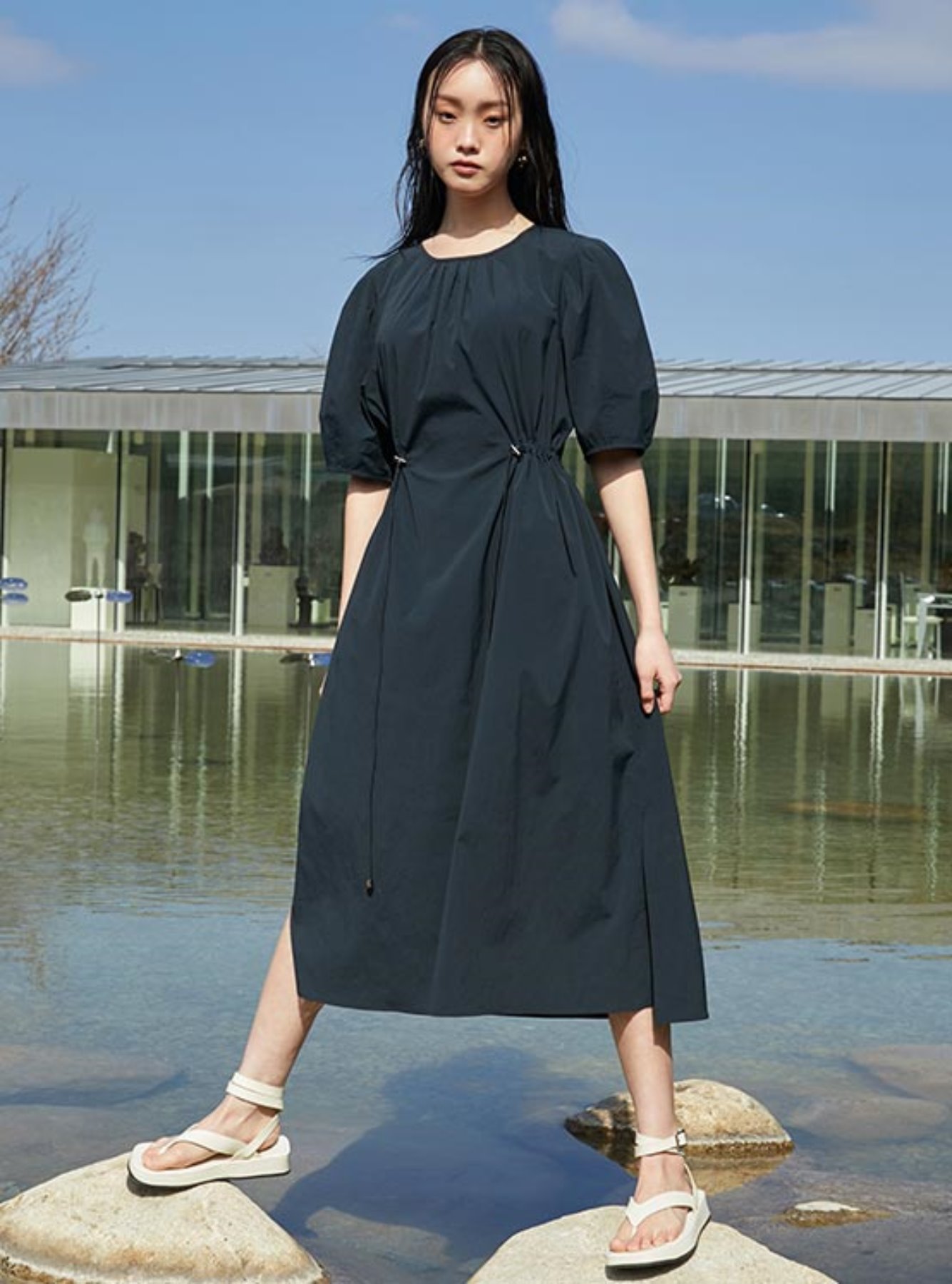 Gathered Puff-sleeved Midi Dress in Navy VW2MO214-23